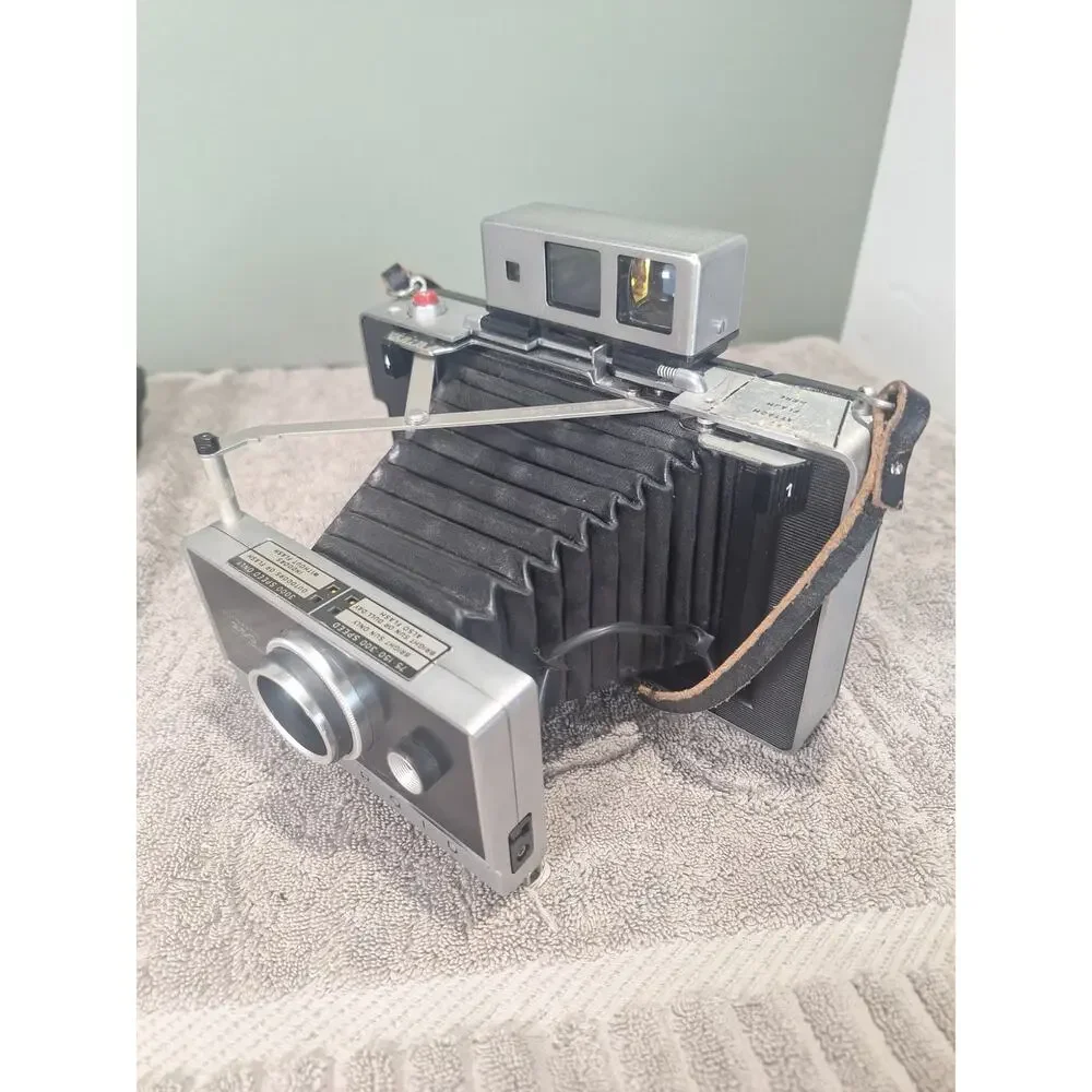 Polaroid Automatic 250 Land Camera w/ Cold Clip 193 Case Vintage - Very Nice